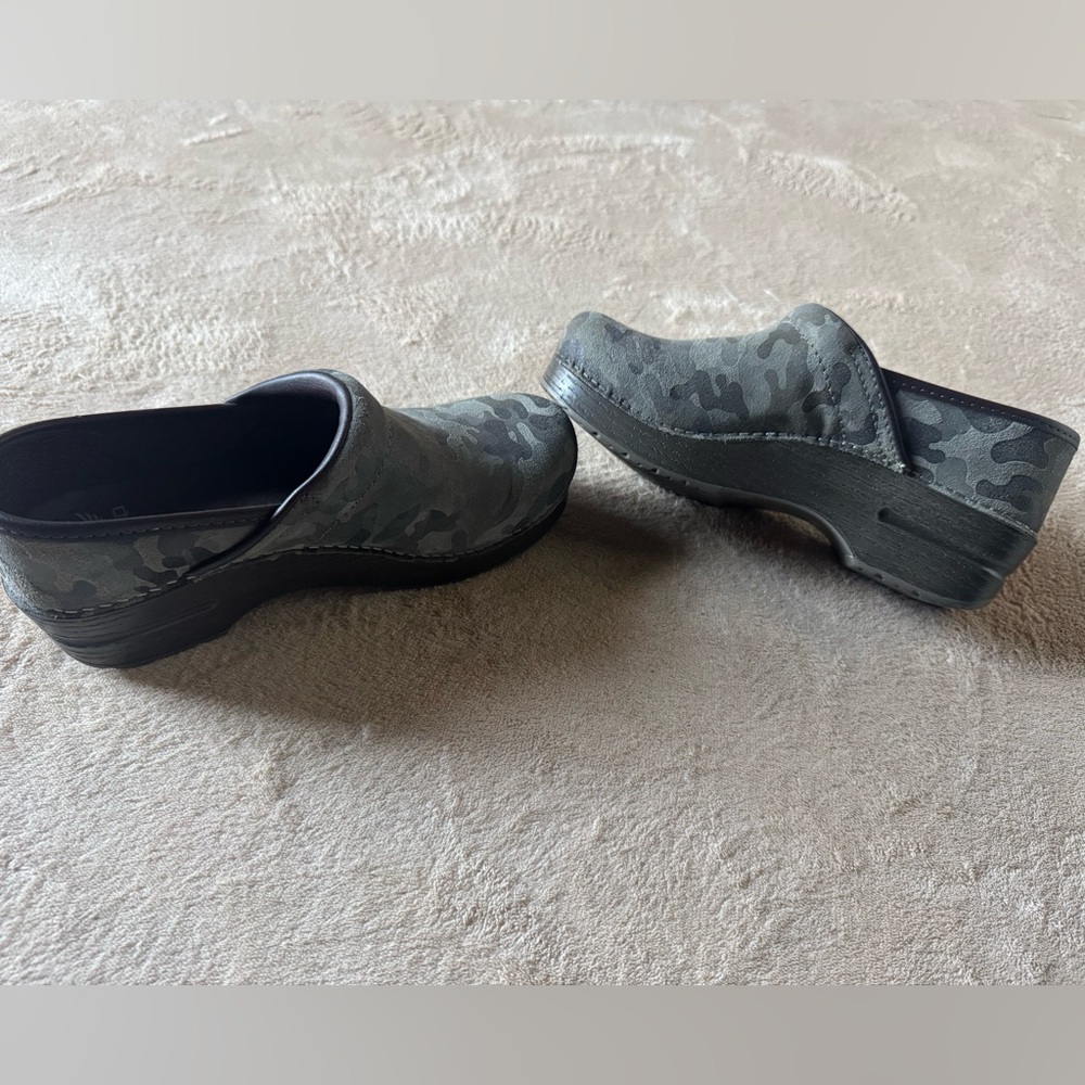 Dansko Slip-On Clogs Camo Suede NEVER WORN